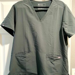 Figs XL scrub top